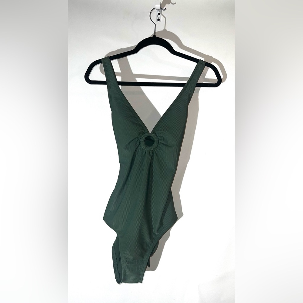 NWT Women's Ribbed Plunge Ring Detail One Piece Swimsuit